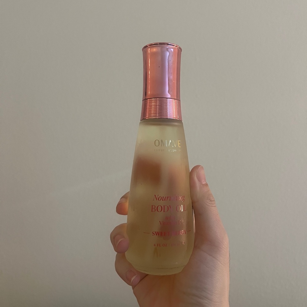 Omave Luxury Bodycare Nourishing Body Oil With Vitamin E - Sweet Berry 4 fl oz